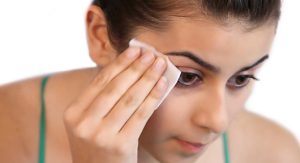 Cara Menggunakan Penghapus Makeup Mata