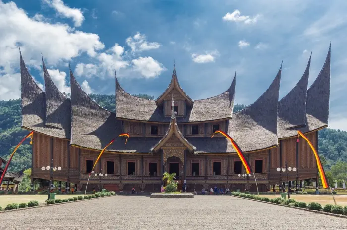 Istana Basa Pagaruyung, Wisata Sejarah yang Wajib Dikunjungi
